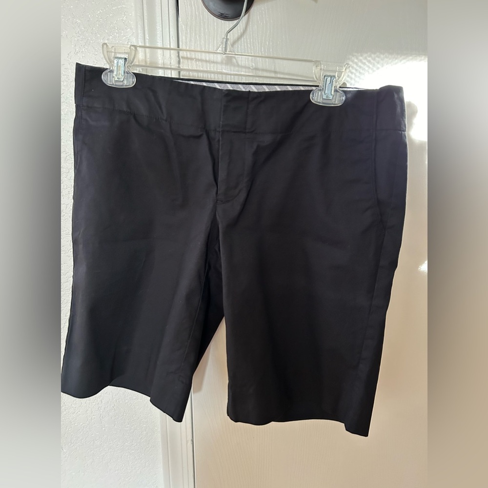 NWOT Gap Black Shorts. Size 6